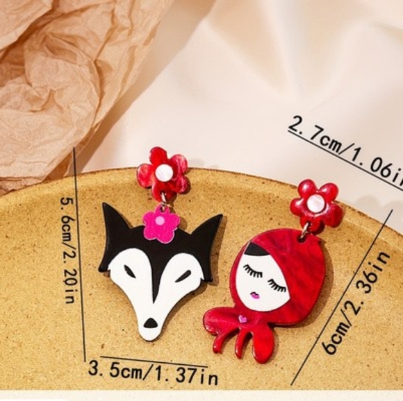 Little Red Riding Hood Earrings - Picture 2 of 4